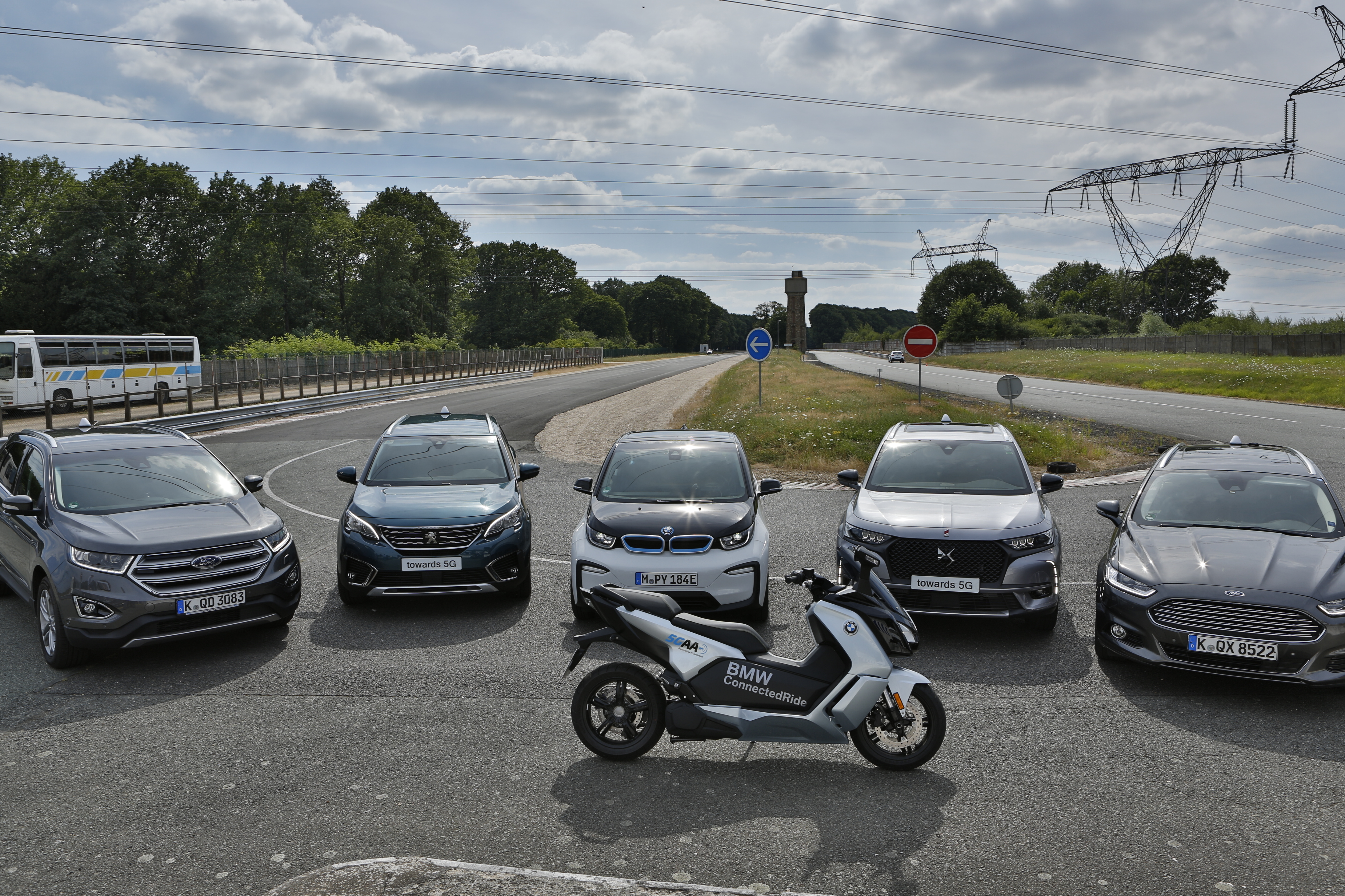5GAA, BMW Group, Ford and Groupe PSA exhibit first European demonstration of C-V2X direct communication interoperability between multiple automakers - IEEE Connected Vehicles