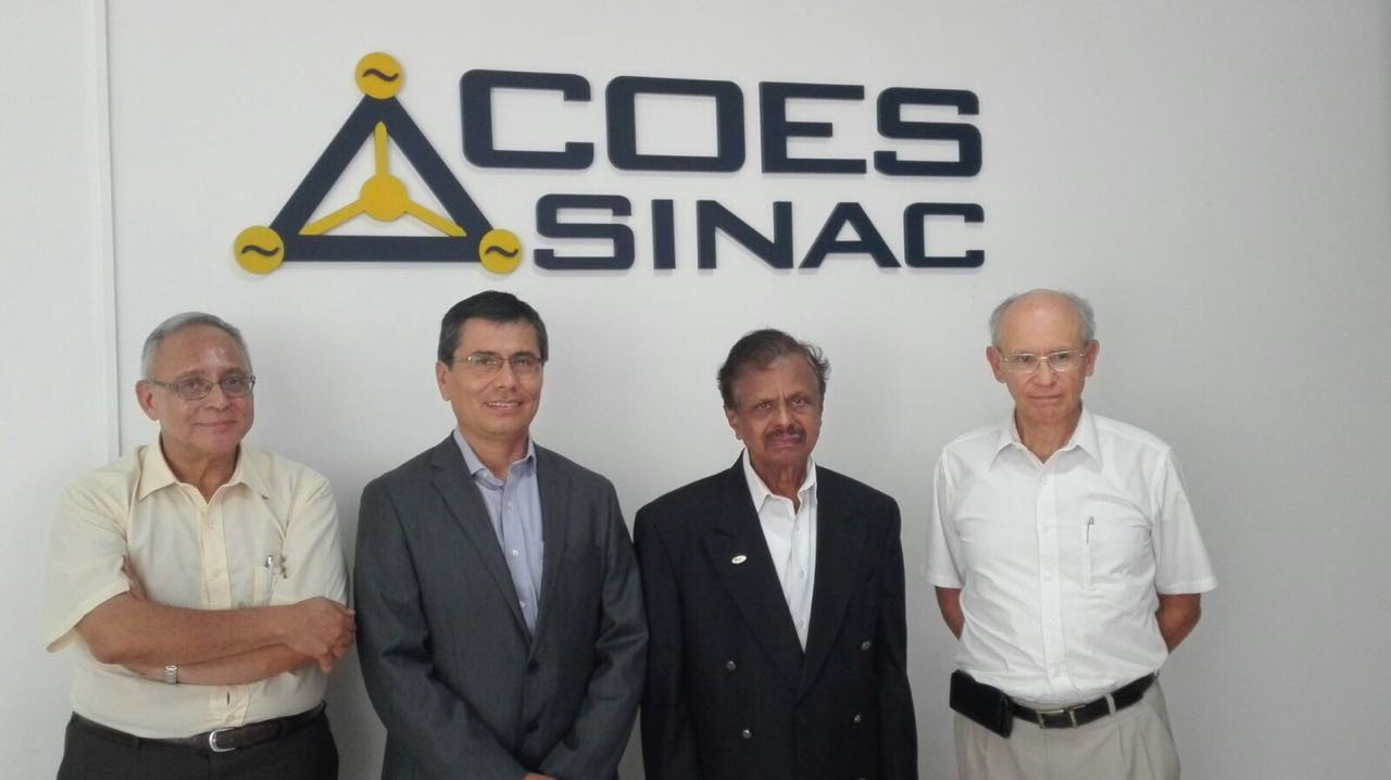 Reunión técnica previo al inicio del curso de estabilidad en Perú con personal especialista del COES.